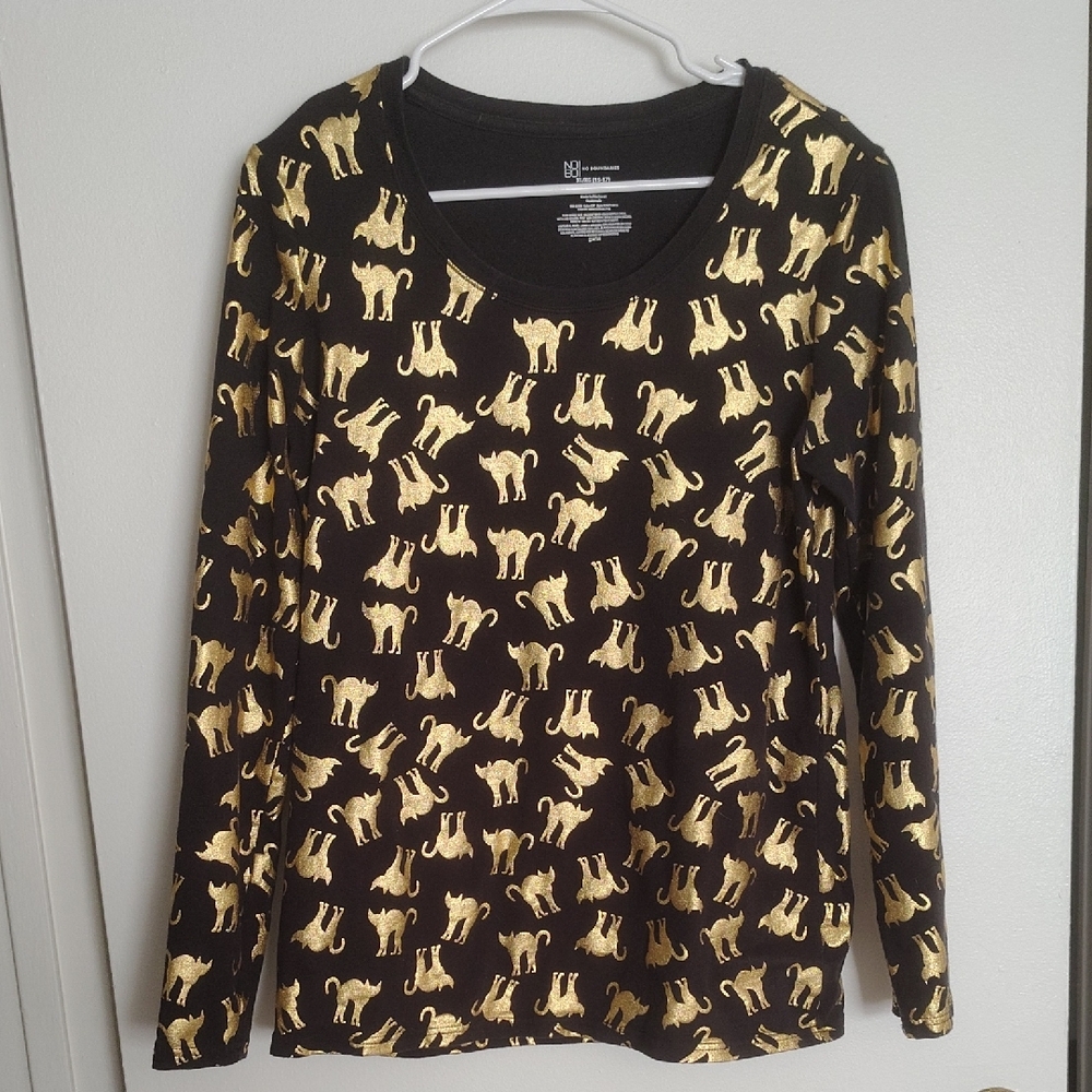 Chic Black Sweater with Gold Cat Pattern